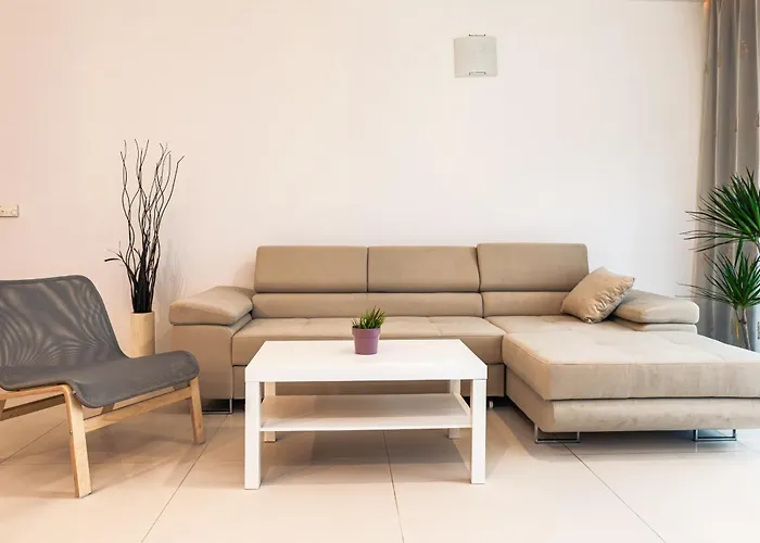City Center Apt - Parking, Balcony, Workspace, Ac - By Rentujemy
