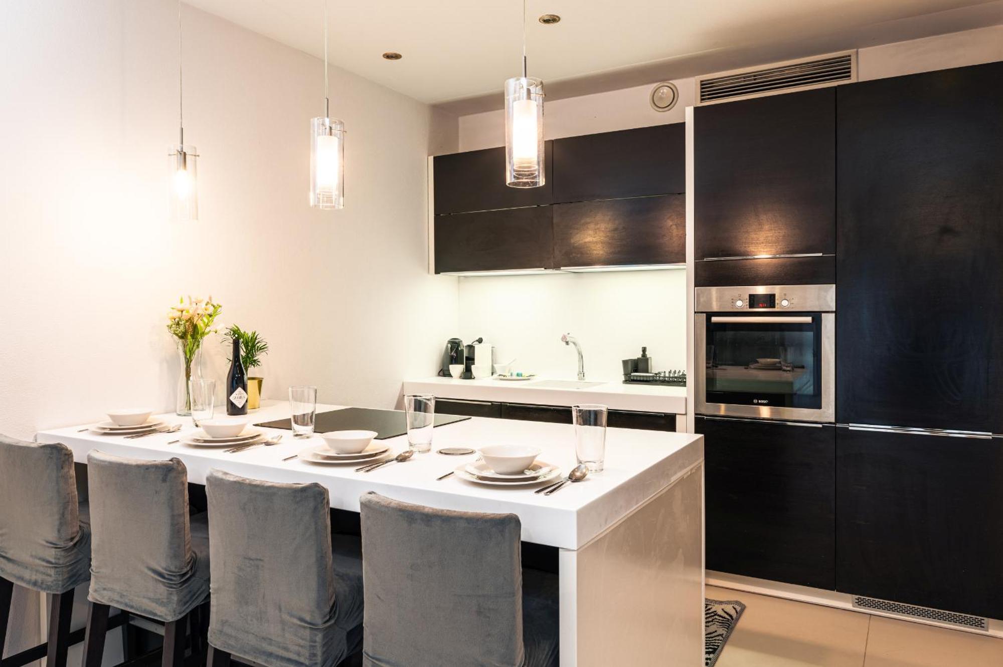 Apartament Center - Parking, Balcony, Workspace, Ac - By Rentujemy