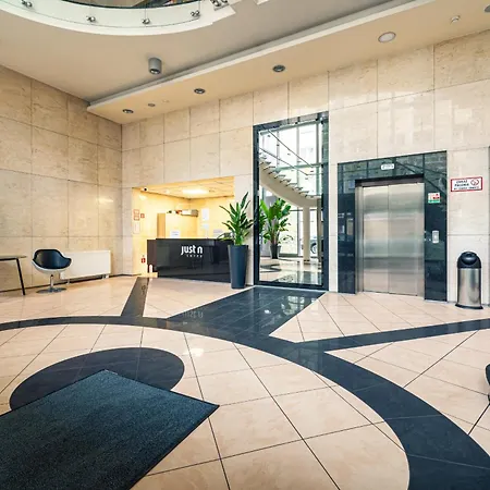 City Center Apt - Parking, Balcony, Workspace, Ac - By Rentujemy Wroclaw Exterior photo