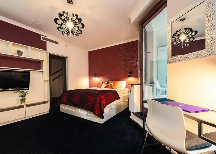 City Center Apt - Parking, Balcony, Workspace, Ac - By Rentujemy