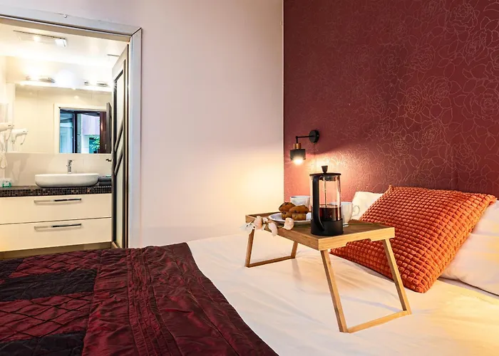 City Center Apt - Parking, Balcony, Workspace, Ac - By Rentujemy