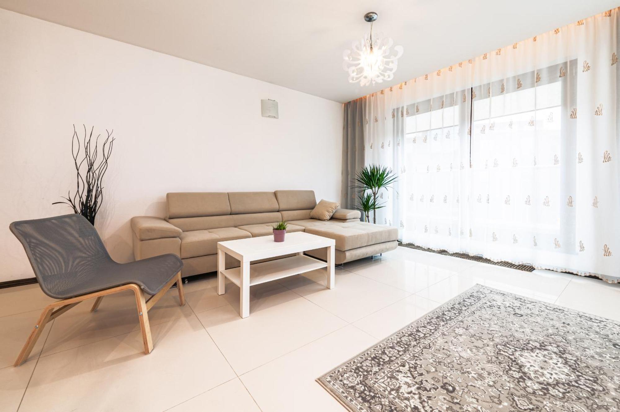 Apartment Center - Parking, Balcony, Workspace, Ac - By Rentujemy