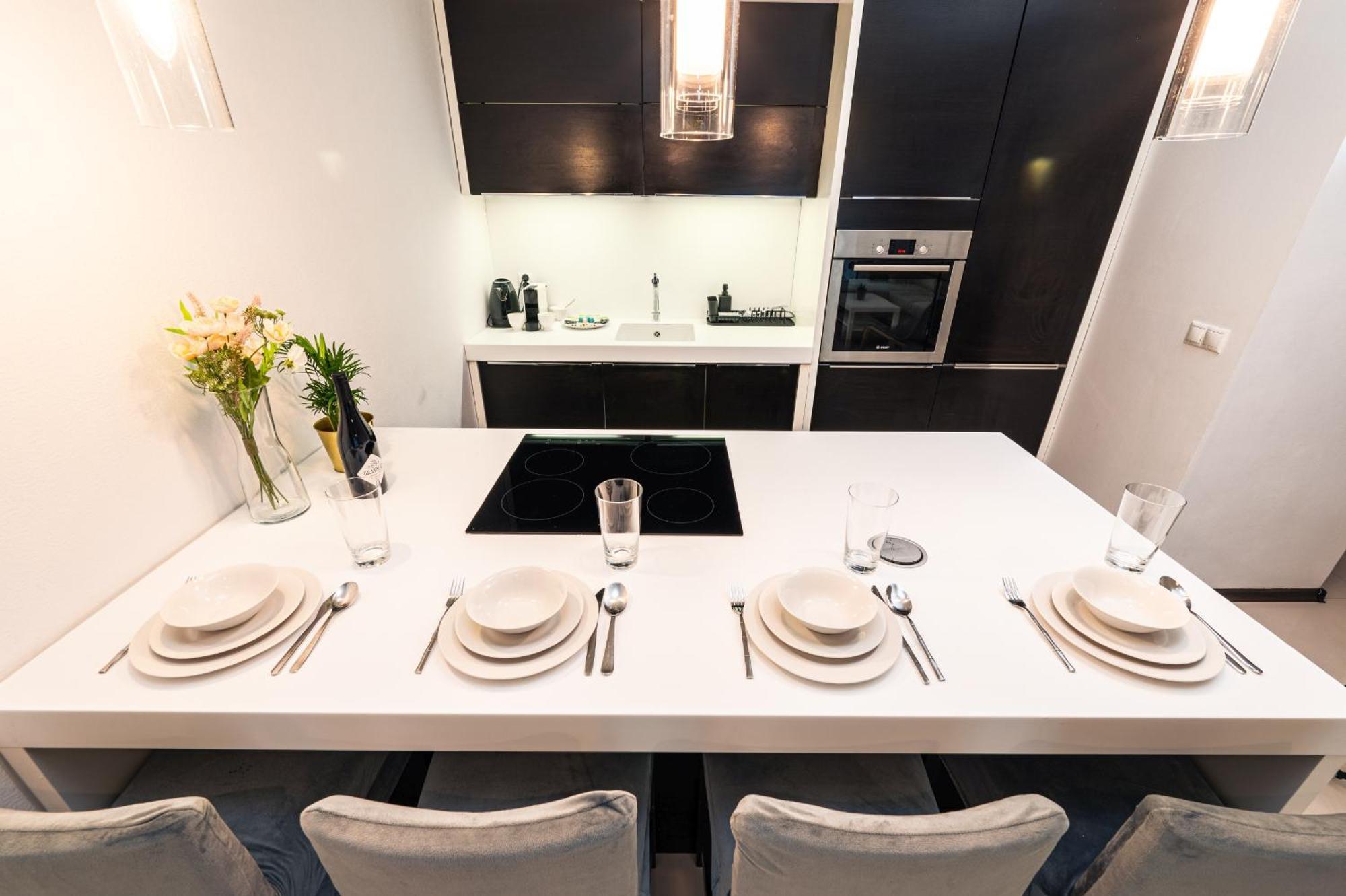 Apartment Center - Parking, Balcony, Workspace, Ac - By Rentujemy Wroclaw