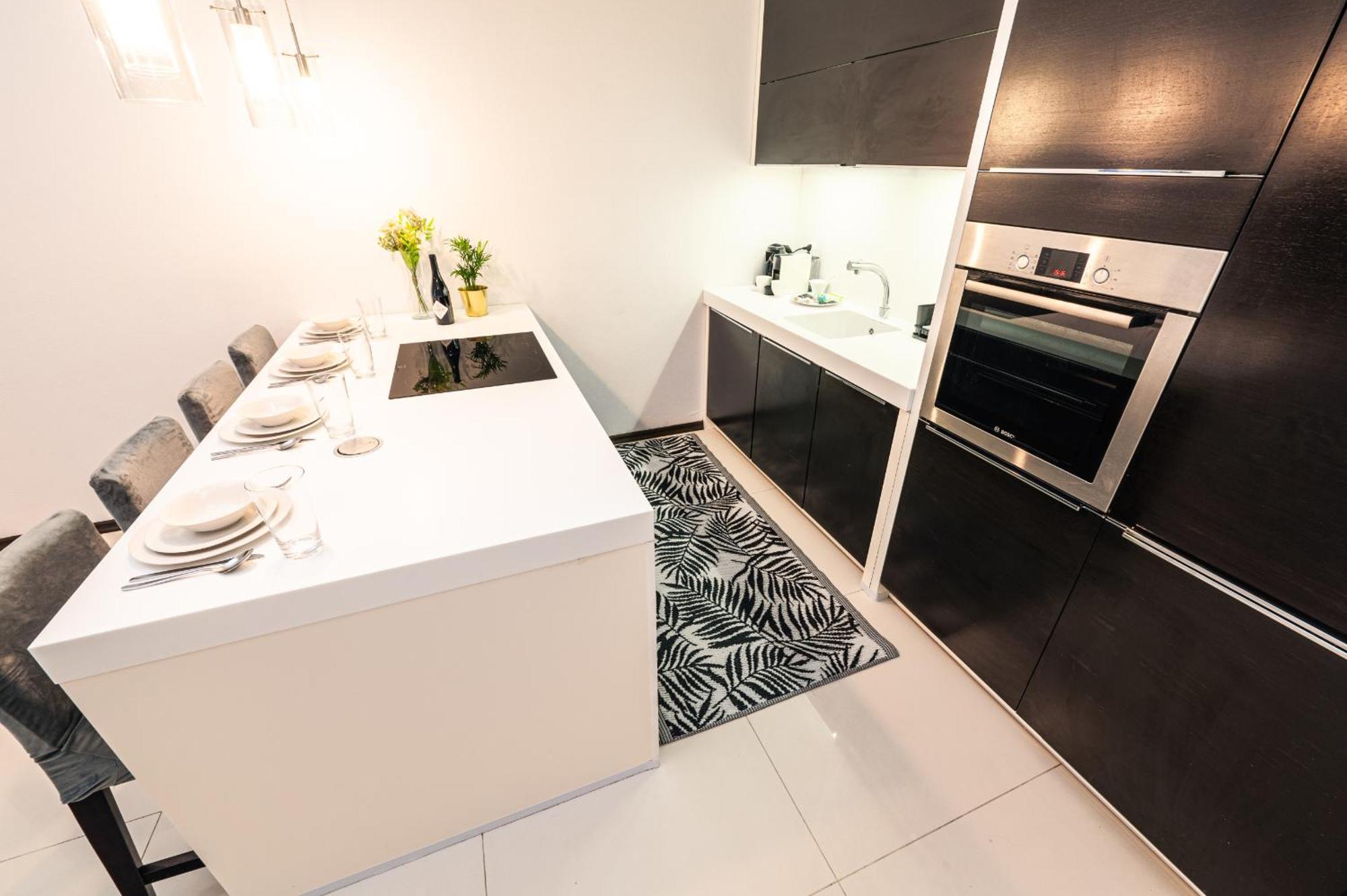 Center - Parking, Balcony, Workspace, Ac - By Rentujemy Wroclaw