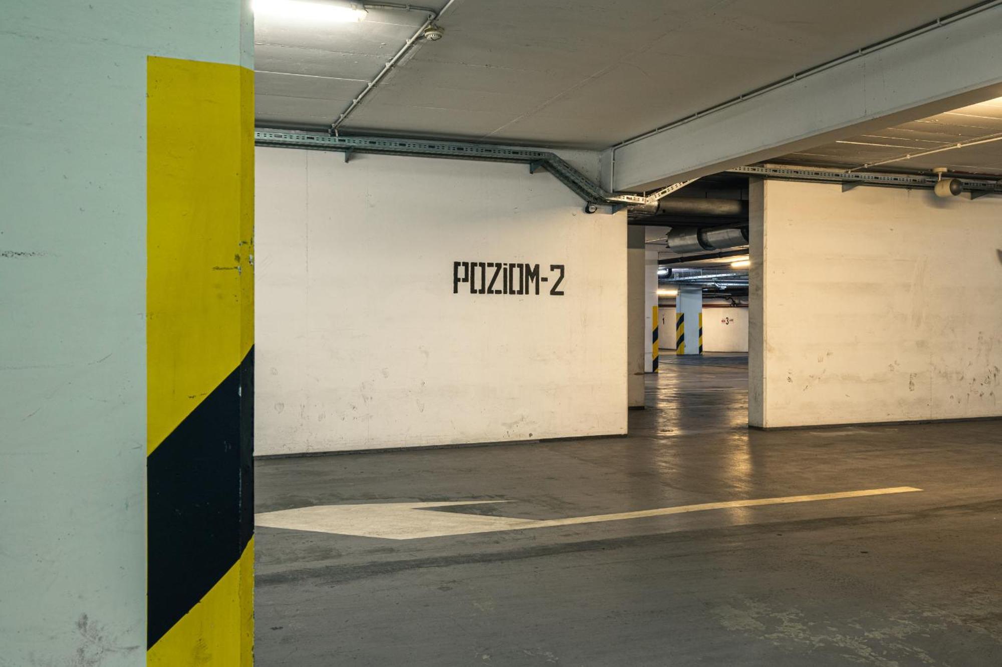 Center - Parking, Balcony, Workspace, Ac - By Rentujemy