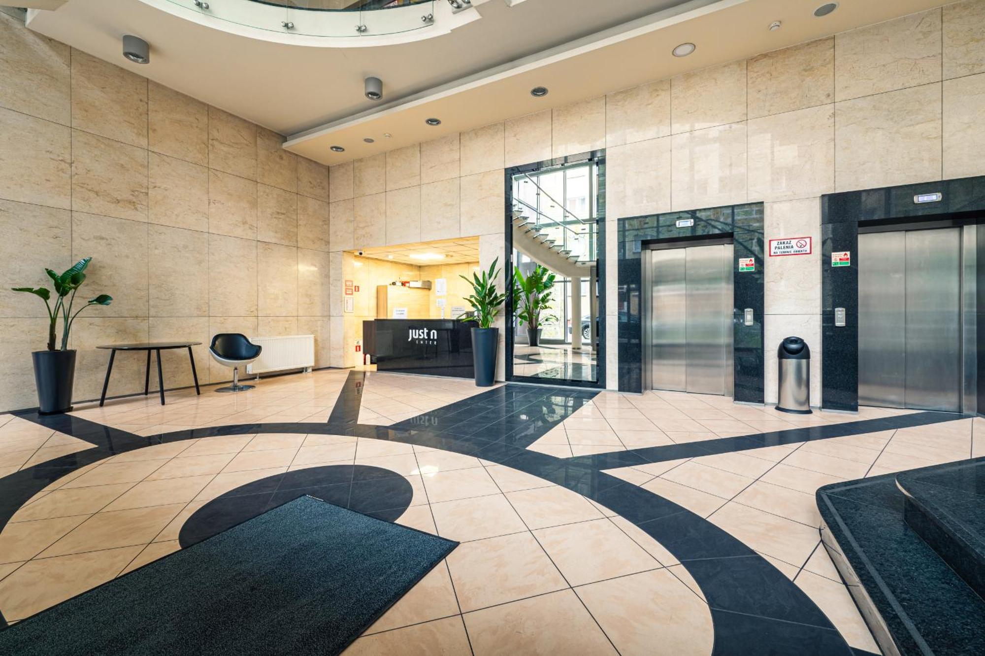 Center - Parking, Balcony, Workspace, Ac - By Rentujemy Apartment Wroclaw