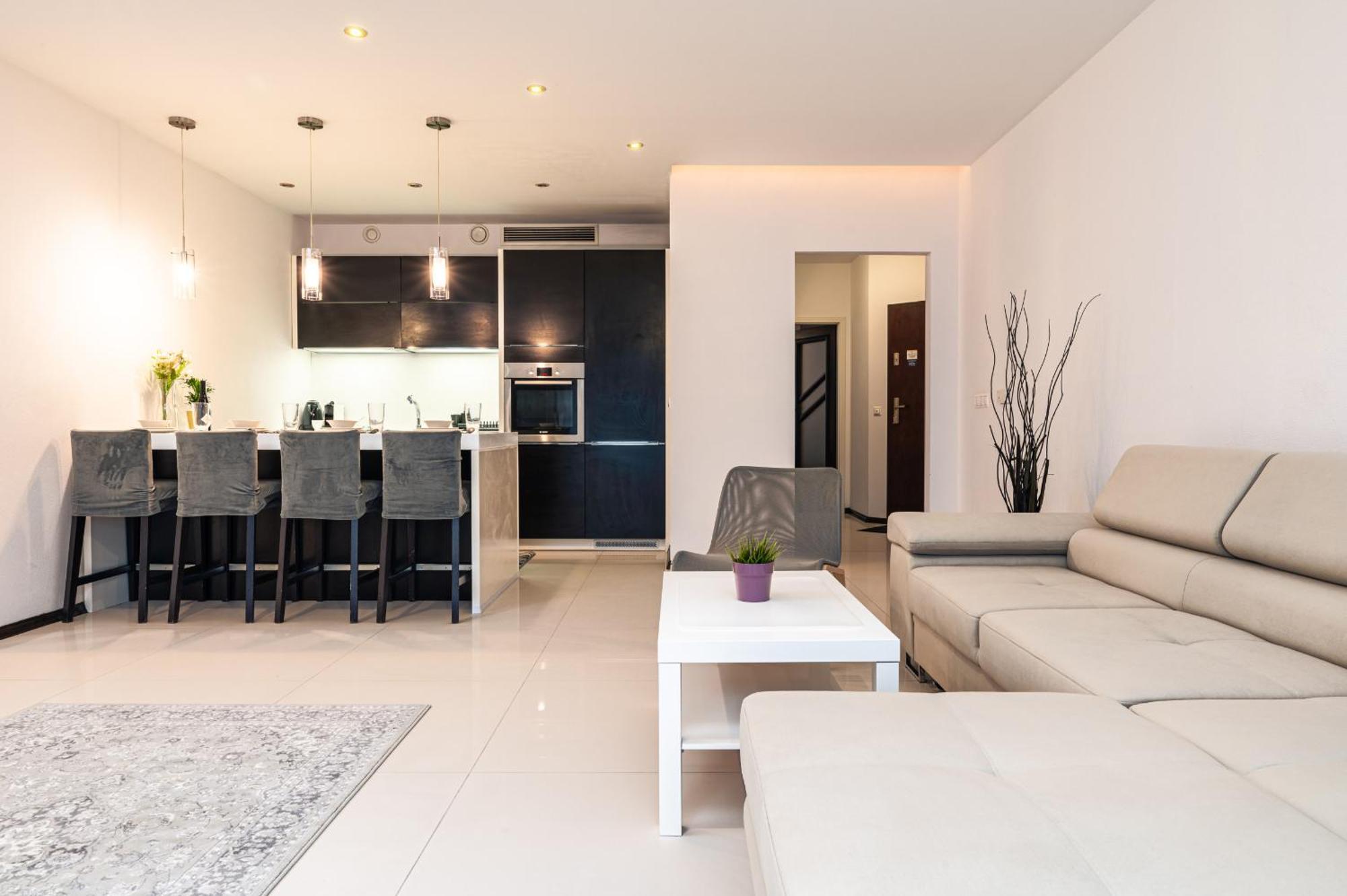 Apartment Center - Parking, Balcony, Workspace, Ac - By Rentujemy Wroclaw