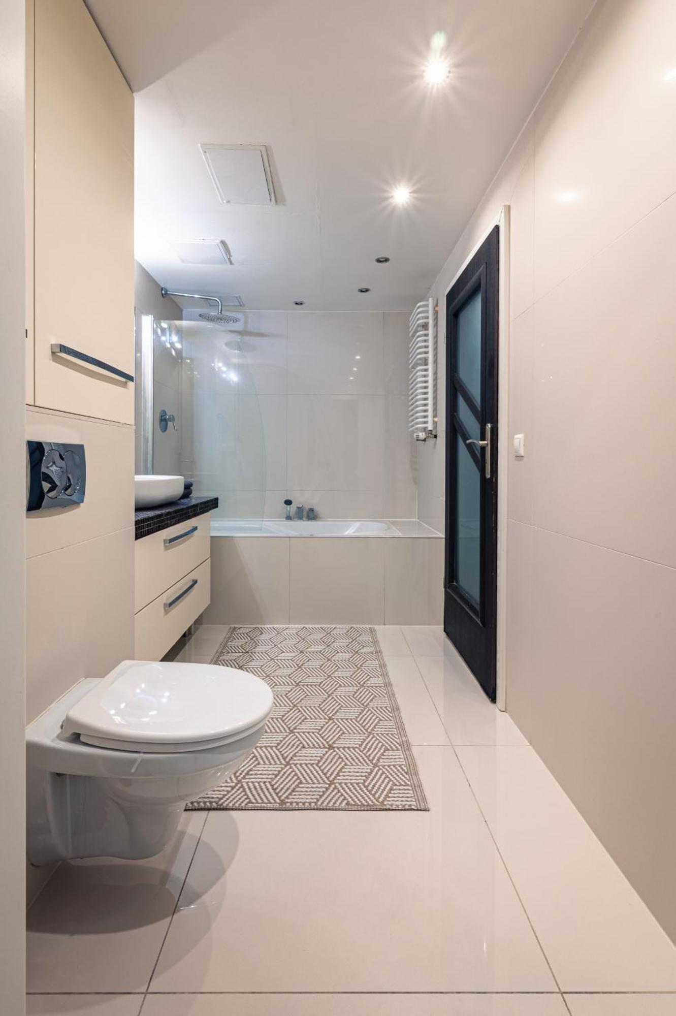 Center - Parking, Balcony, Workspace, Ac - By Rentujemy