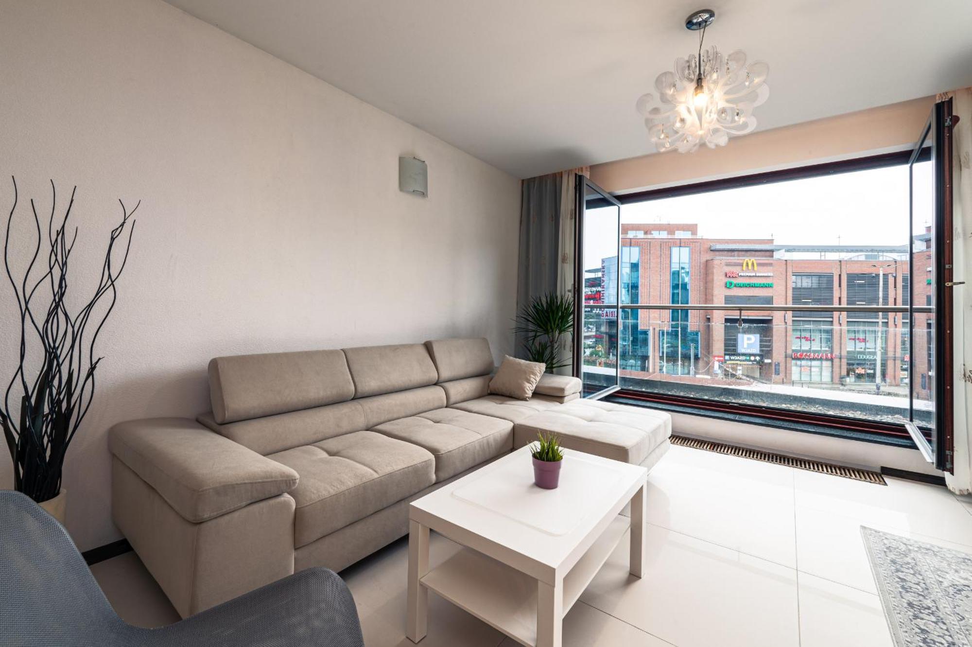 Apartment Center - Parking, Balcony, Workspace, Ac - By Rentujemy