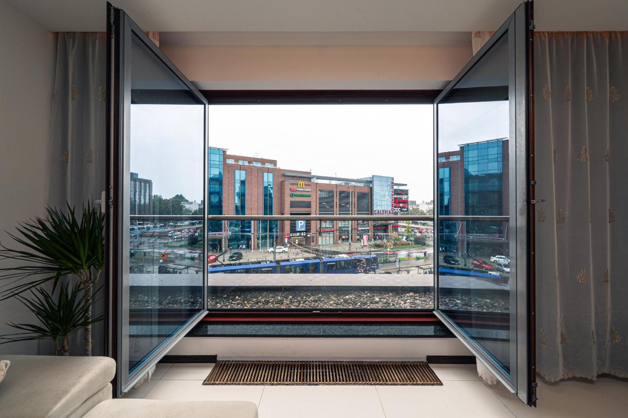 Center - Parking, Balcony, Workspace, Ac - By Rentujemy Apartment