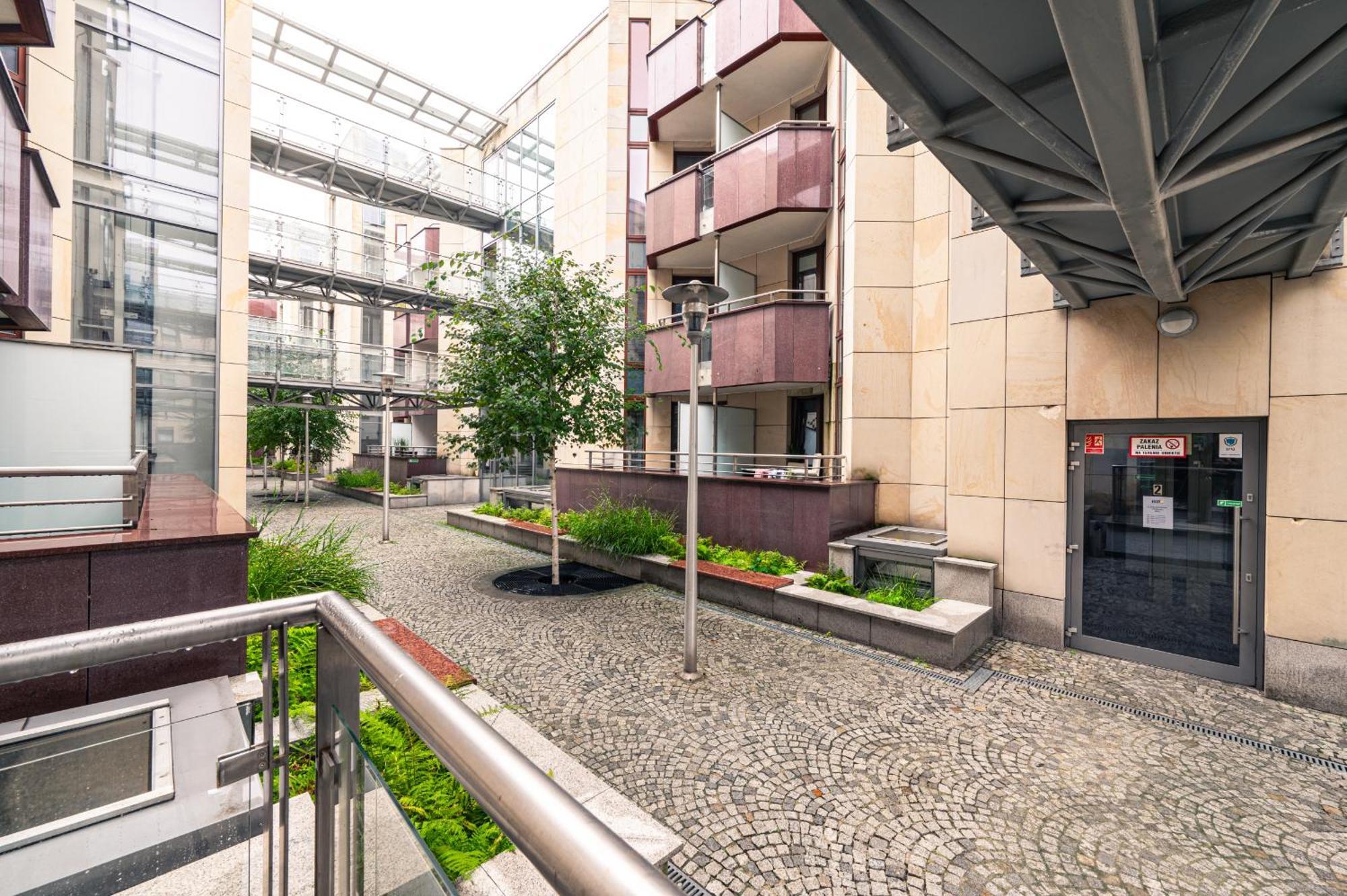 Apartment Center - Parking, Balcony, Workspace, Ac - By Rentujemy