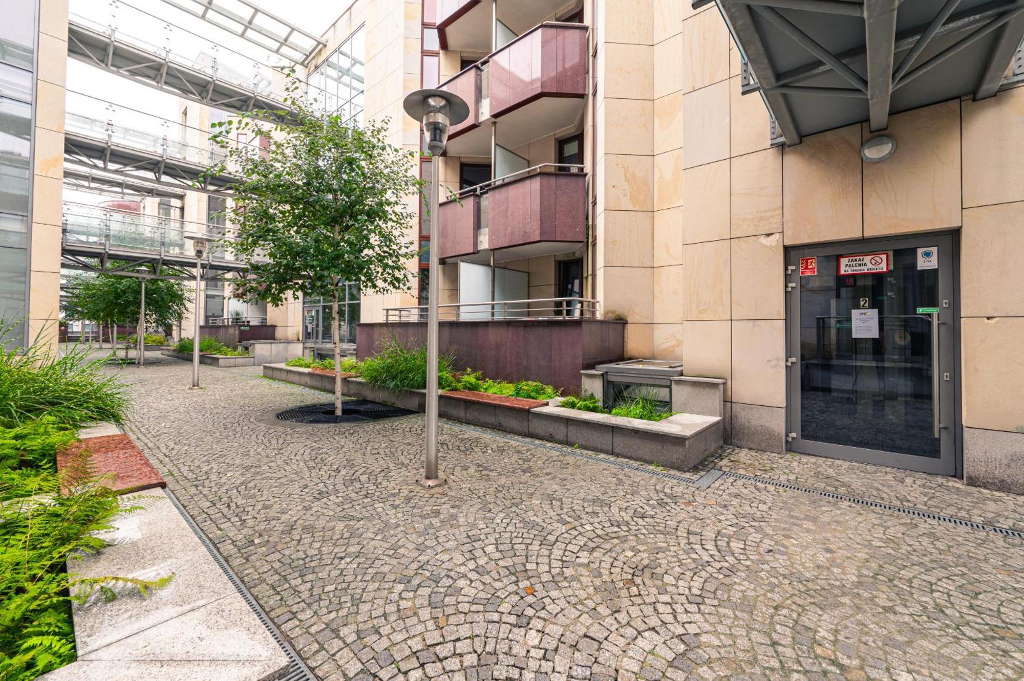 Center - Parking, Balcony, Workspace, Ac - By Rentujemy
