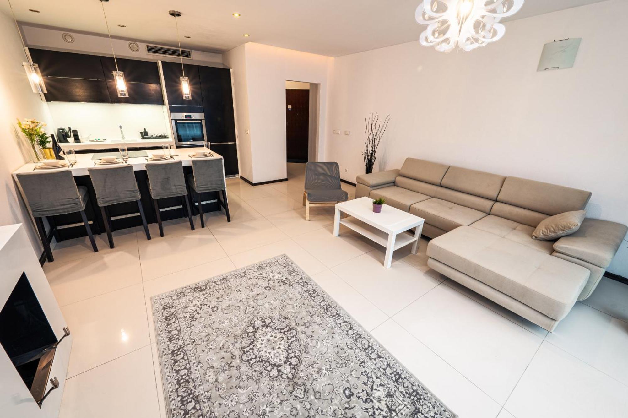 Apartment Center - Parking, Balcony, Workspace, Ac - By Rentujemy
